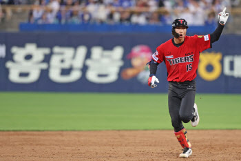 박재현 9회 역전 투런포...KIA. ‘달빛 시리즈’ 첫판서 드라마 승리