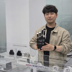“휴머노이드 손끝 감각 구현”…에이딘로보틱스, 초소형 촉각센서로 글로벌 공략