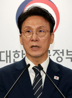 [포토]김민석 총리, “삼성전자 파업 시 하루 1조·최대 100조 손실…내일 교섭이 마지막 기회”                                                                                                              