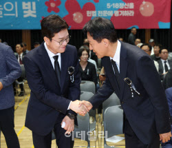 [포토]인사 나누는 정원오-오세훈 후보                                                                                                                                                                    