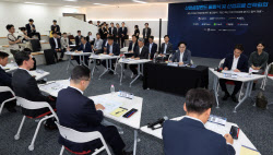 [포토]산업성장펀드 출범식 및 산업금융 전략회의 열려                                                                                                                                                     
