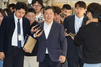 중노위원장 "삼전 노사 조정안, 내일 나온다…분위기는 평행선"