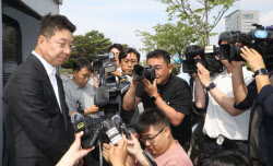 스타벅스 사죄 방문 ‘문전박대’…5·18 단체 “대국민 사과부터”