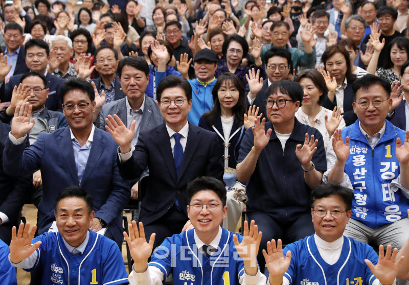  정원오 후보, 지지선언 참석자들과 기념촬영                                                                                                                                                        