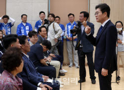 [포토] 지지선언에 감사 인사                                                                                                                                                                             