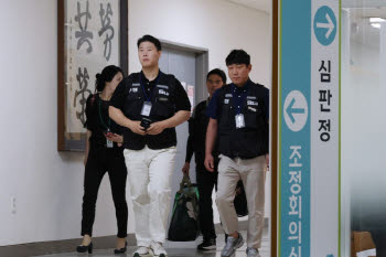 "최대 노조가 파업 참여 협박"…삼성전자 노조원, 노동부 진정