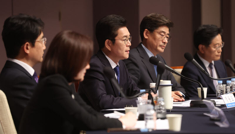 관훈토론회 질문에 답하는 정원오 후보                                                                                                                                                              