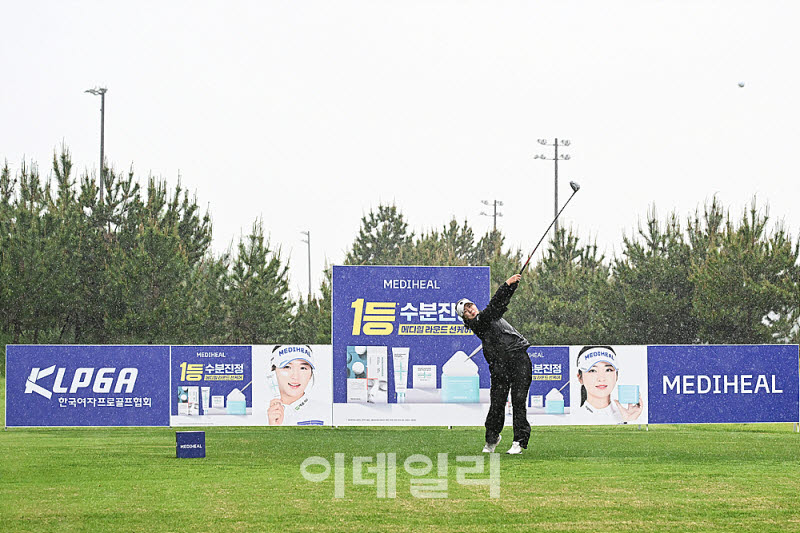  오안현, 파워풀한 스윙으로 날린다                                                                                                                                                                 