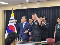 [속보]삼성전자 노사, 임금협상 잠정합의안 사인