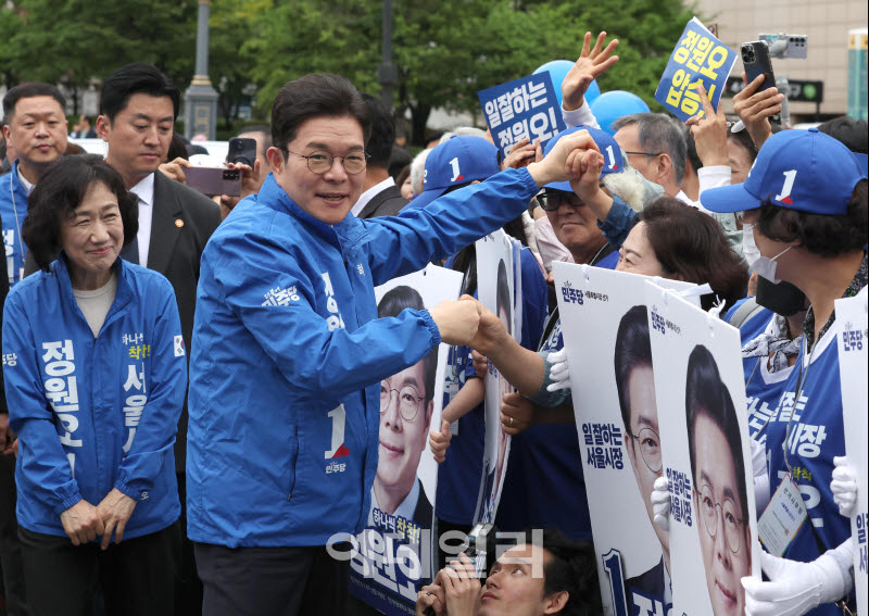 출정식 함께 참석하는 정원오 후보 내외                                                                                                                                                             