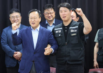 삼성전자 파업 논란…"노조 책임" 77% "회사 책임" 11%