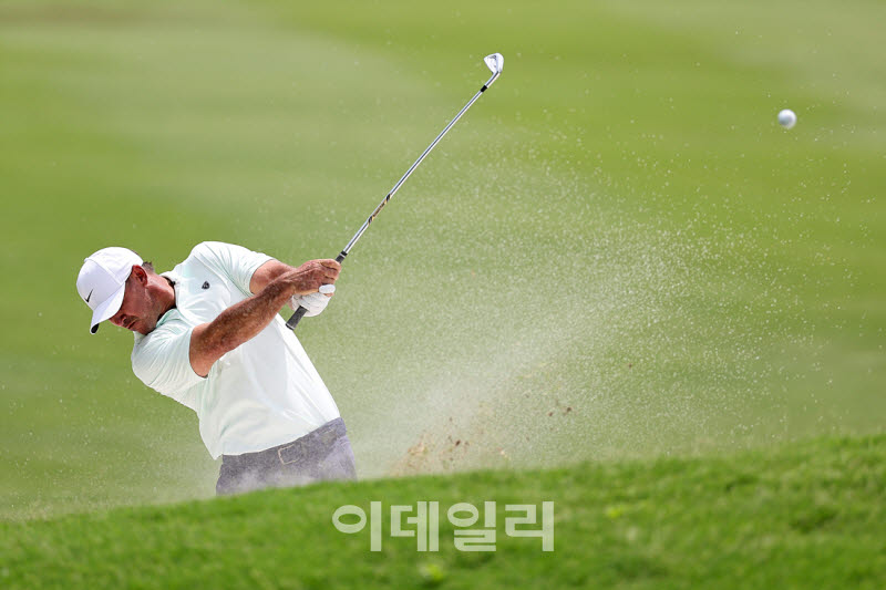 브룩스 켑카,폭발하는 벙커샷                                                                                                                                                                       