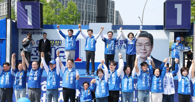 민주당 지방선거 후보들 마곡나루역에서 지지 호소                                                                                                                                                   