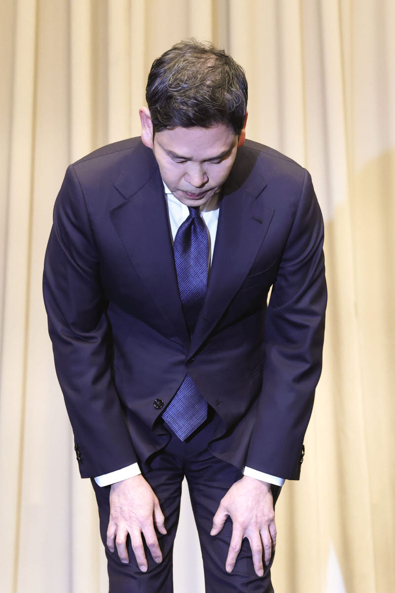 [포토]정용진 신세계 회장 "진심으로 머리 숙여 사죄"