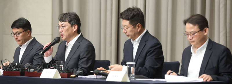 [포토]신세계그룹 임원진, 스타벅스 마케팅 진상조사 결과 발표