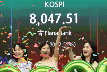 코스피, 사상 첫 8000선 안착…'200만닉스'에 장중 '30만전자'[마감]