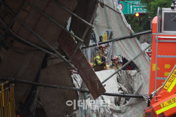 [속보]`서소문 고가 붕괴` 사망자 1명 늘어…사망자 3명