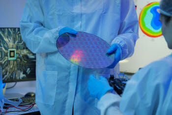 나노칩 기술자립 선언한 화웨이…삼성·TSMC 완전 대체 '임박'