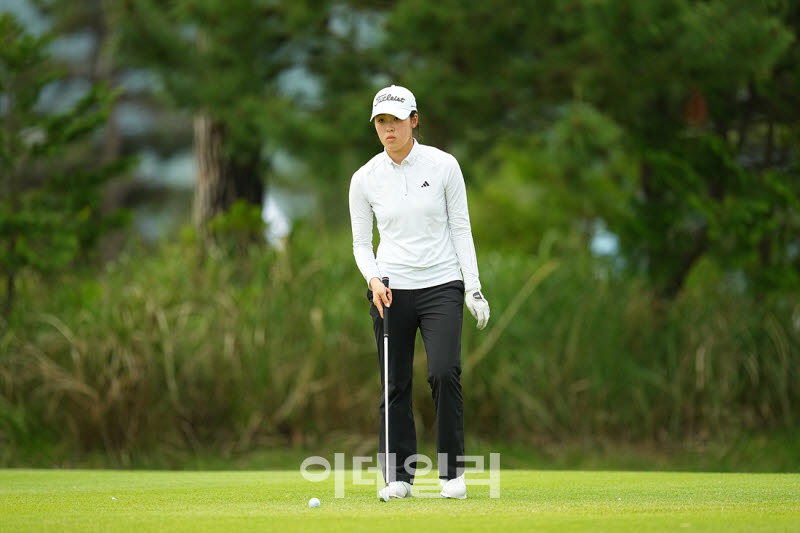 김윤서,차분하게 바라본다                                                                                                                                                                          