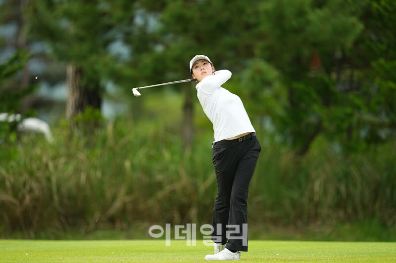 김윤서,핀을 향해 날린다                                                                                                                                                                           