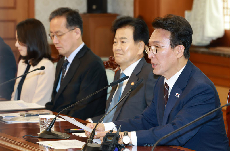 2045전략수립위원회 1차 회의 주재하는 김민석 총리                                                                                                                                                  