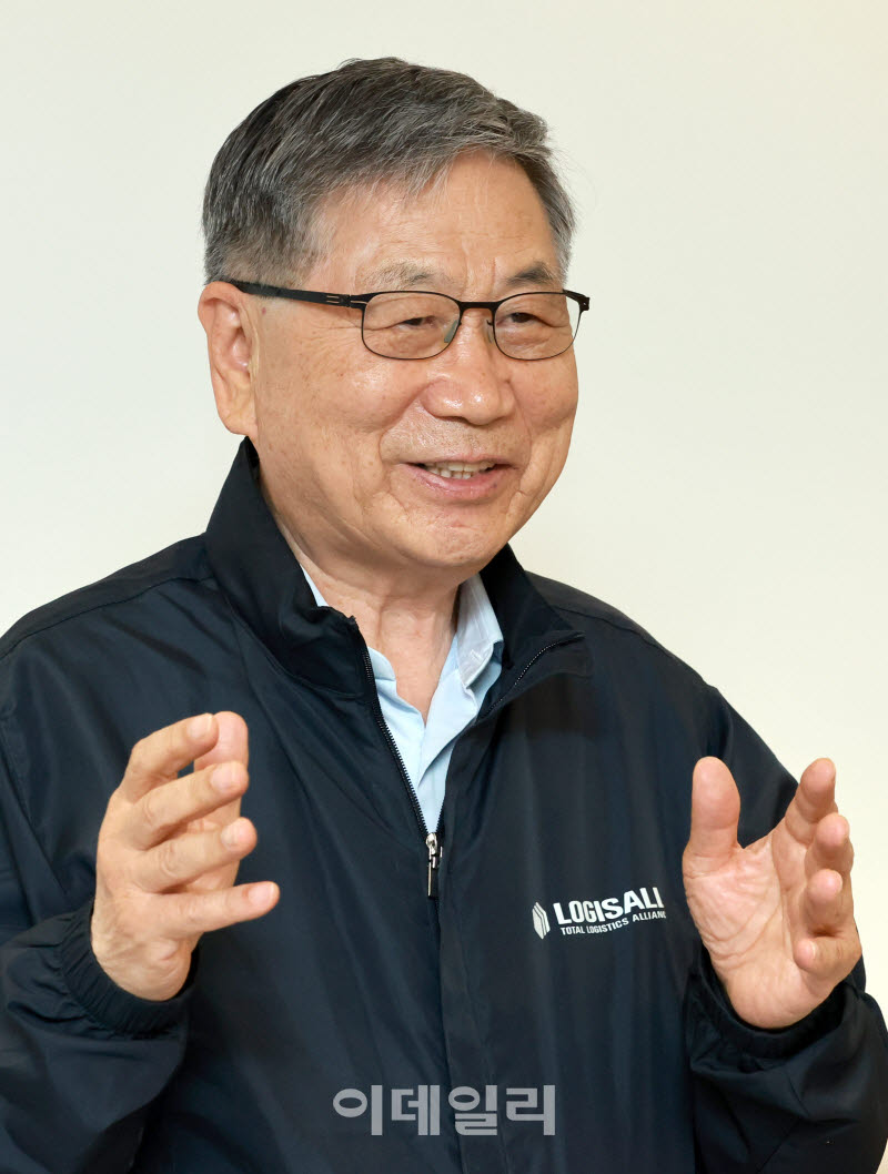 나눔으로 새로운 물류 시대를 열다..."물류도, 경영도 함께 살아가는 일... - 뉴스 썸네일 이미지