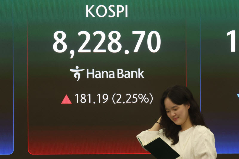 코스피 이틀 연속 사상 최고                                                                                                                                                                        