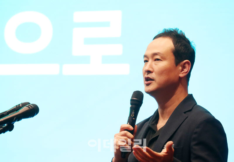 "30명이 하던 일을 3명이…‘AI 전환’이 실적·주가 가를 것