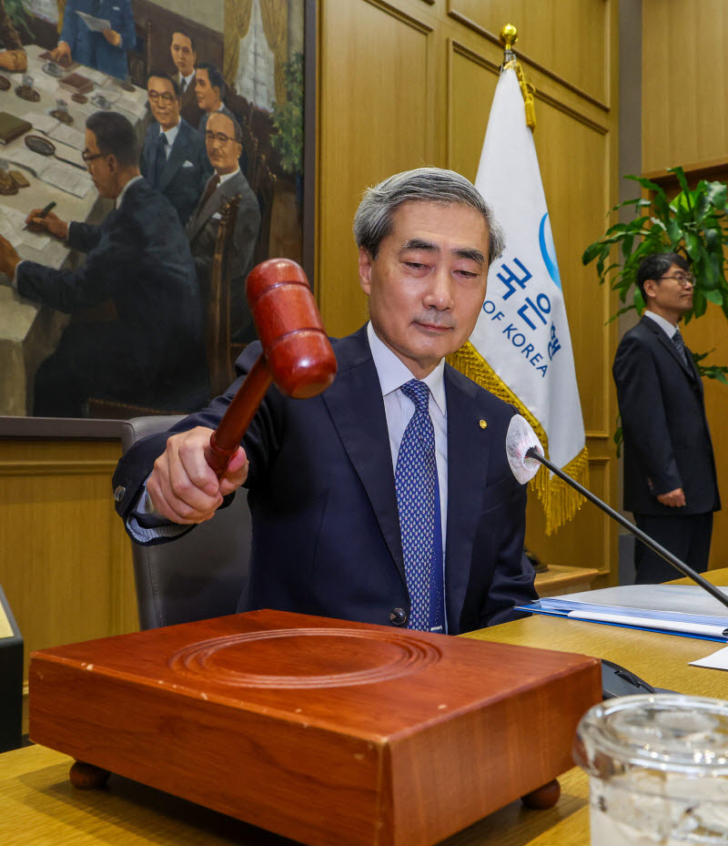 한은, '기준금리 8회 연속 동결…연 2.5% 유지'                                                                                                                                            