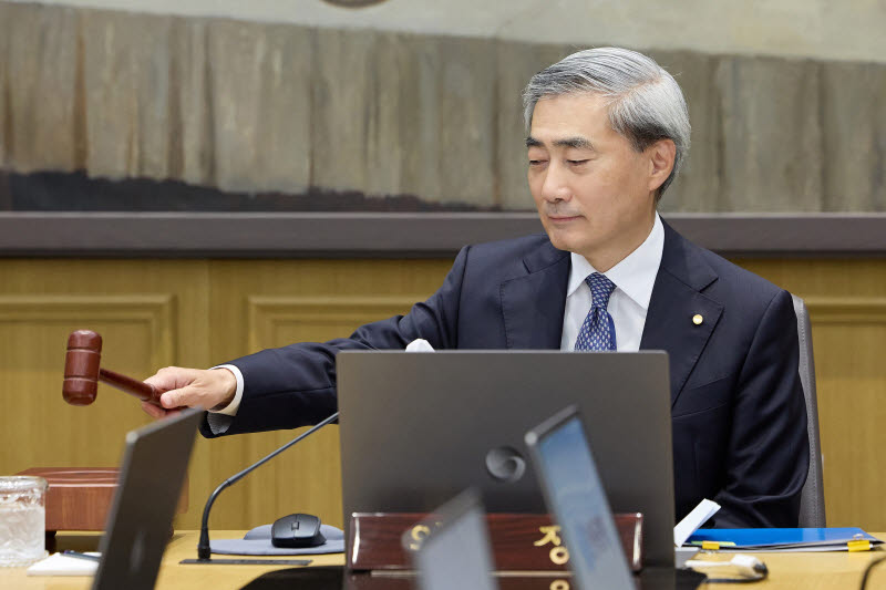 금통위 "장용성·유상대 위원 금리인상 소수의견"…5대 2로 동결 결정