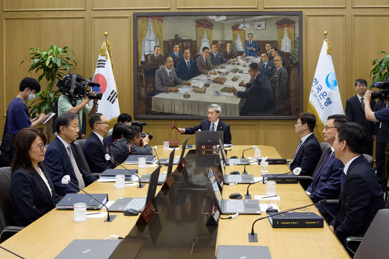 한은 점도표, 연내 2회 인상에 무게…3회 인상 가능성도