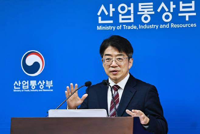 'IEA 합의' 비축유 방출 개시…"민간비축 의무 40→20일치로 하향"