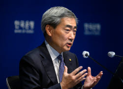 [포토]신현송 한은 총재, '통화정책방향 기자간담회'                                                                                                                                             