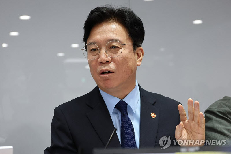 노동부, '초과이윤 배분 토론회' 연기…"다양한 의견 수렴"