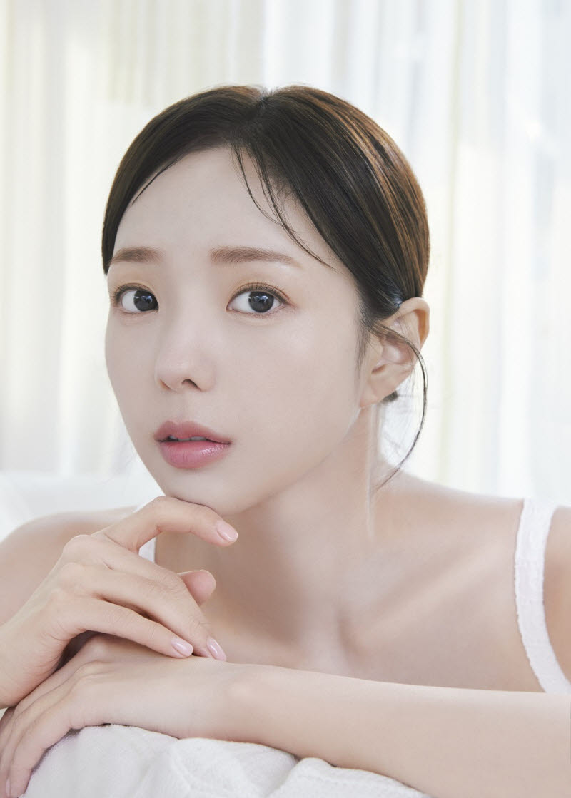 배우 채수빈, 트웬티케이 모델 발탁… 캐비어 스킨케어 라인 빛낸다