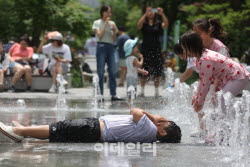 내일 전국서 '30도' 넘는 더위…맑고 햇빛 '쨍쨍'