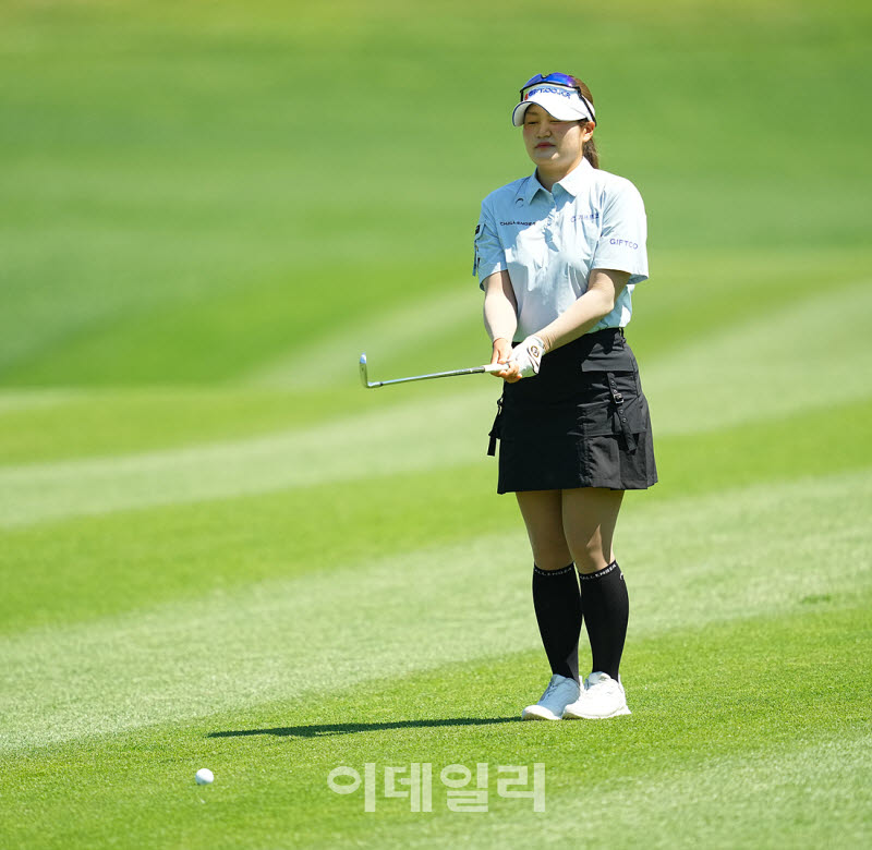 홍현지,노련하고 차분히 본다                                                                                                                                                                       
