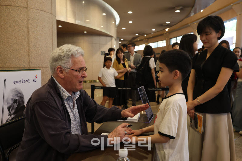 [포토]바이올리니스트 피커스 주커만, 꿈나무에게 메시지 전달