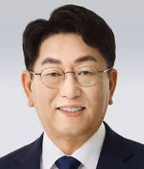 ‘뽀뽀 발언’ 논란 우형찬 “아기와 부모님께 사과…제 불찰”