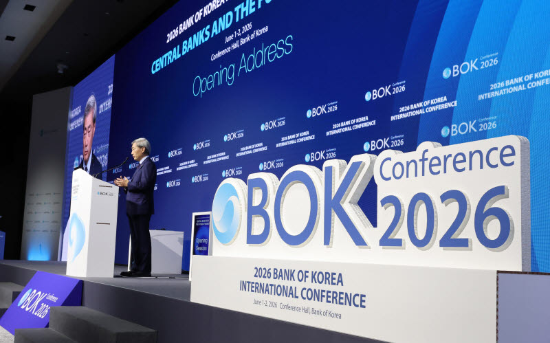 [포토]신현송 한국은행 총재, 2026년 BOK 국제컨퍼런스 개회사