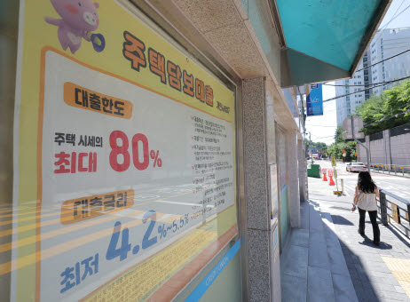 [기자수첩]총량 규제의 그림자…좁아진 금리인하 통로