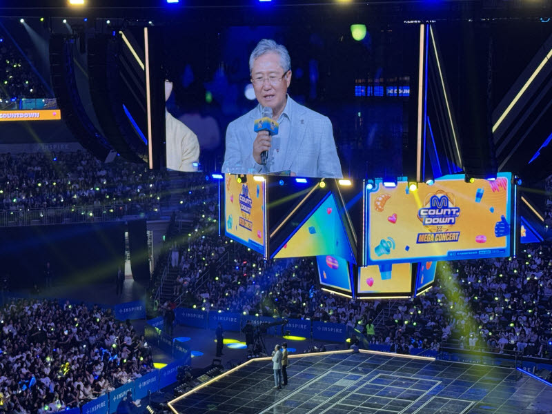 쿠폰 대신 콘서트…식음료업계, 팬덤 잡는다