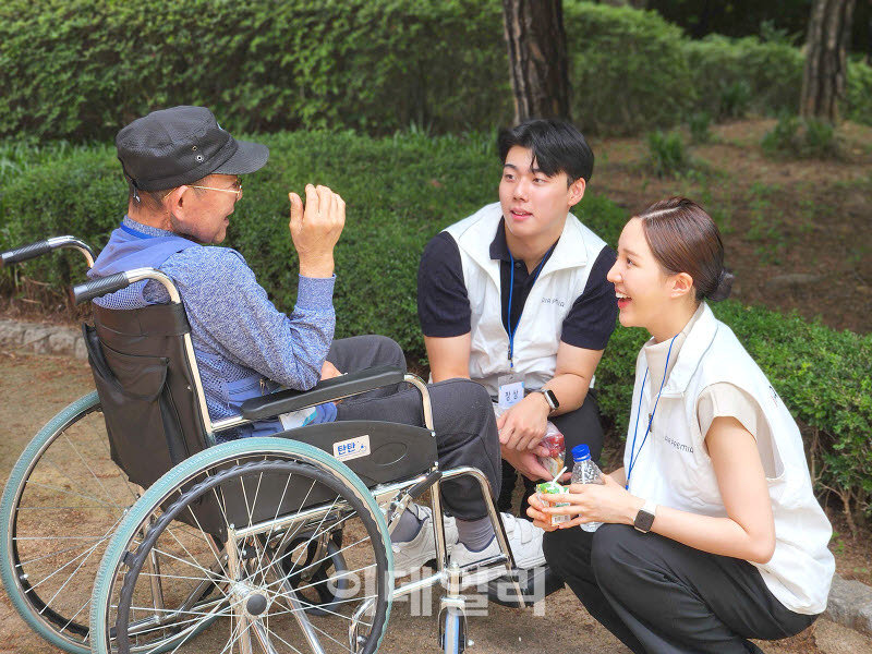 [포토] 에어프레미아, 어르신 나들이 봉사활동