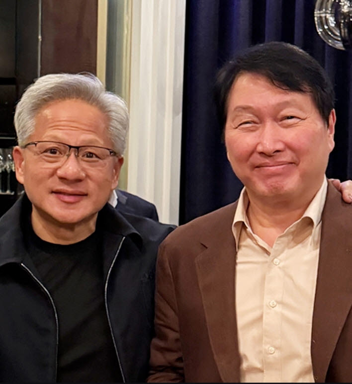 최태원·젠슨 황, 타이베이서 비공개 회동…AI 파트너십 재확인