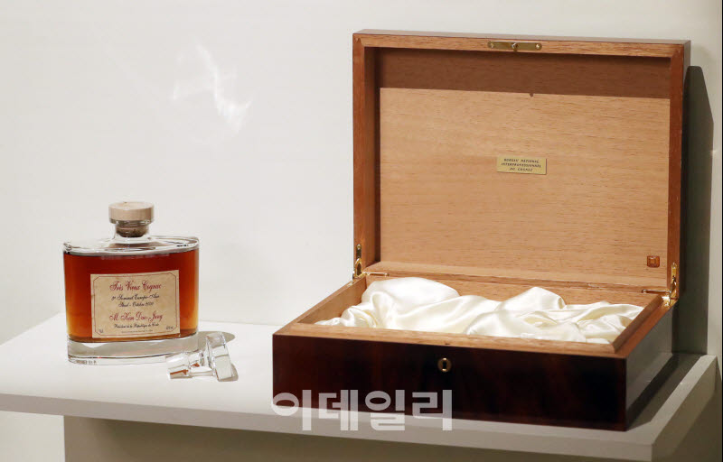  한-프랑스 140주년 특별전-코냑 선물                                                                                                                                                               