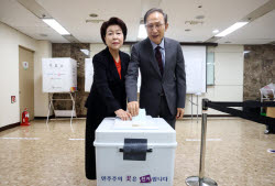 [6월 선거]이명박 전 대통령, 서울서 본 투표 참여…"투표는 국민의 의무"