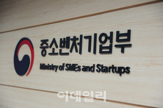 [마켓인] 컴퍼니빌딩 제재 AC 2곳 행정심판…중기부 처분 불복 확산