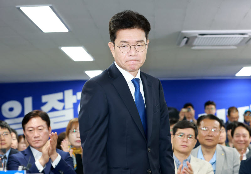 박수 받으며 떠나는 정원오 더불어민주당 서울시장 후보                                                                                                                                              