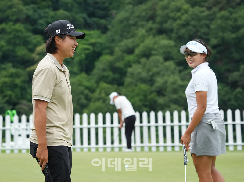 김지수-김민주,여유로운 대화                                                                                                                                                                       