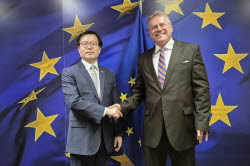 7월부터 EU 철강관세 폭탄…韓, 무관세 물량 확보 총력